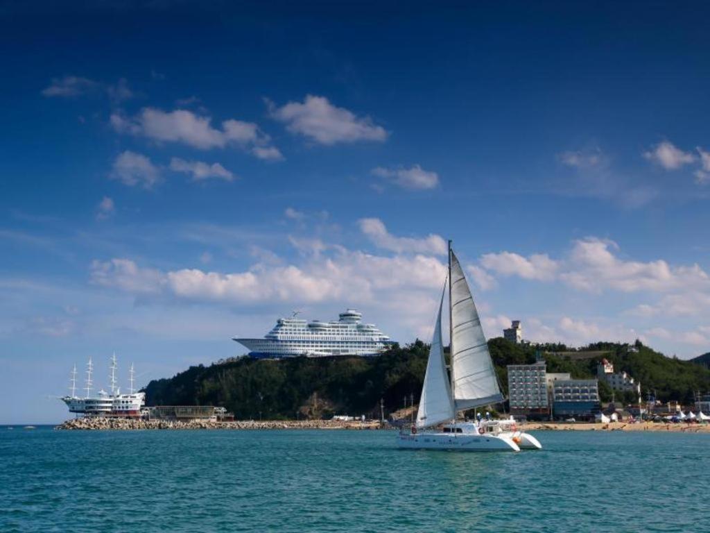 Sun Cruise Resort And Yacht Kosong-dong Exterior foto