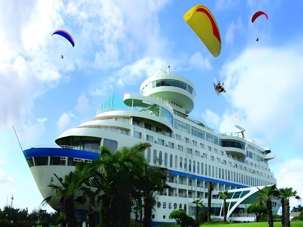 Sun Cruise Resort And Yacht Kosong-dong Exterior foto