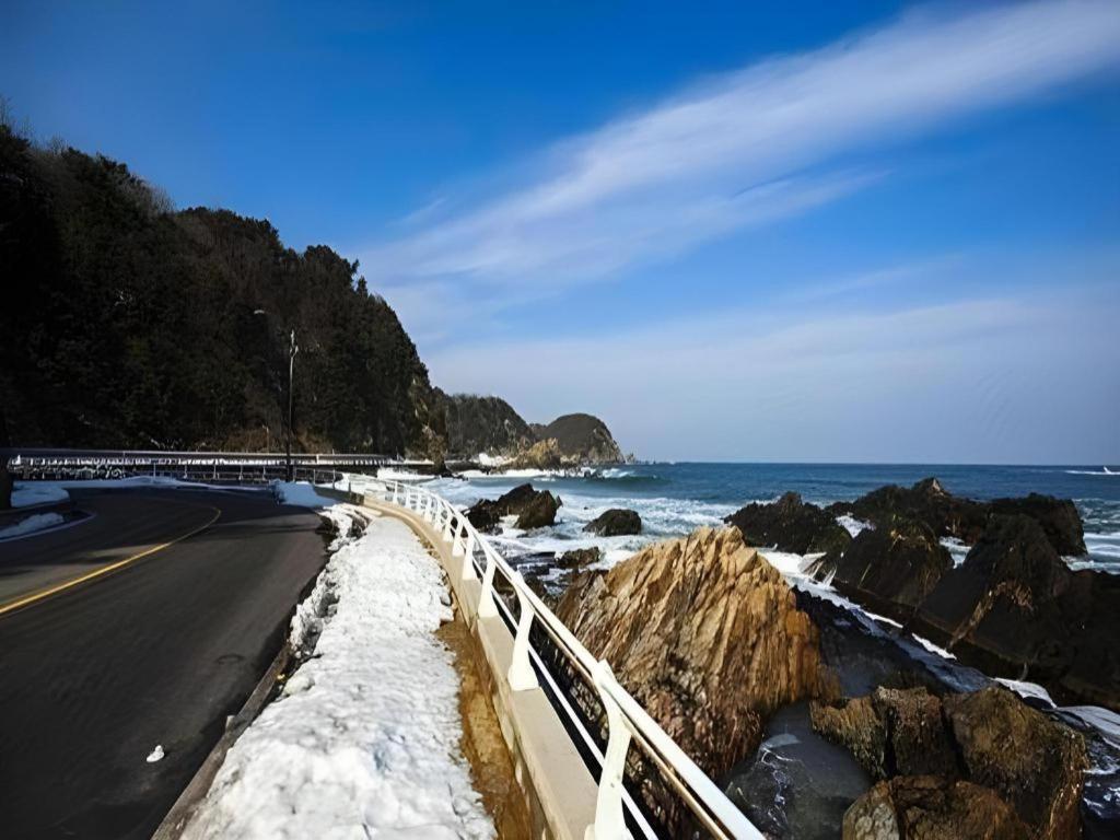Sun Cruise Resort And Yacht Kosong-dong Exterior foto