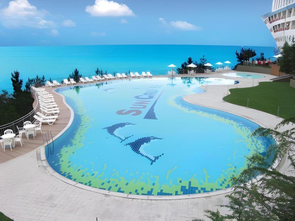 Sun Cruise Resort And Yacht Kosong-dong Exterior foto