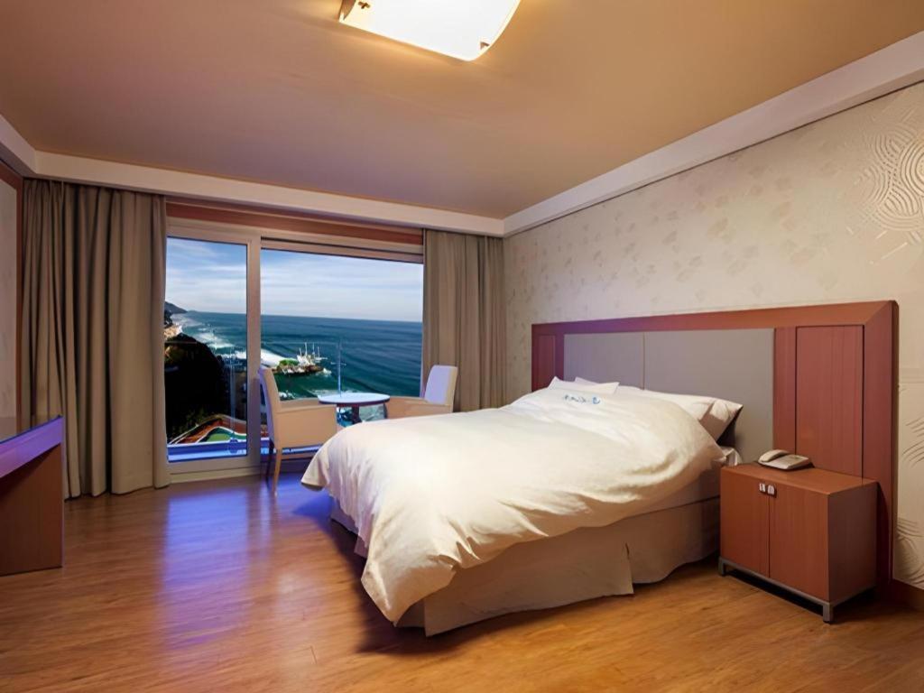 Sun Cruise Resort And Yacht Kosong-dong Exterior foto