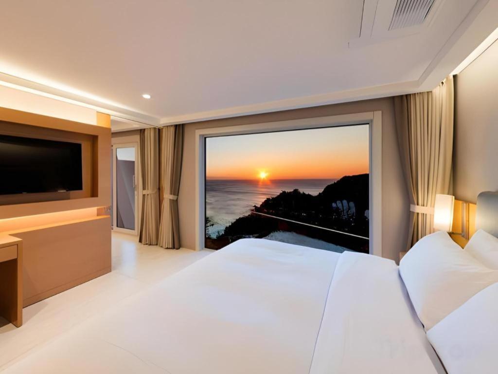 Sun Cruise Resort And Yacht Kosong-dong Exterior foto