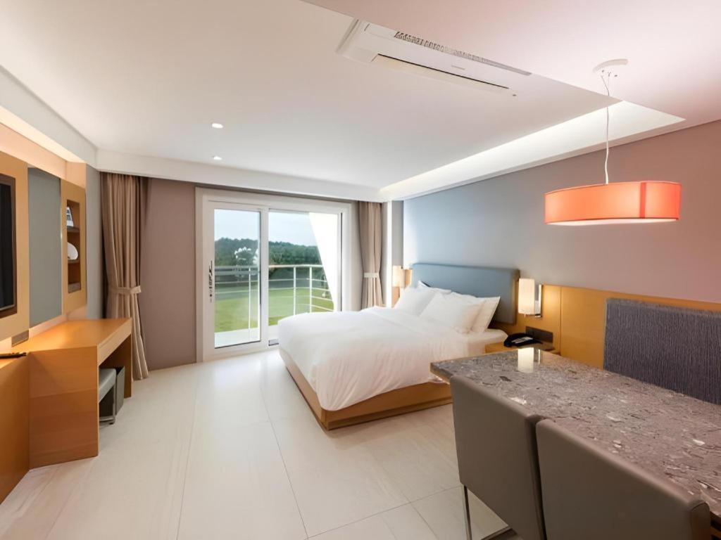 Sun Cruise Resort And Yacht Kosong-dong Exterior foto