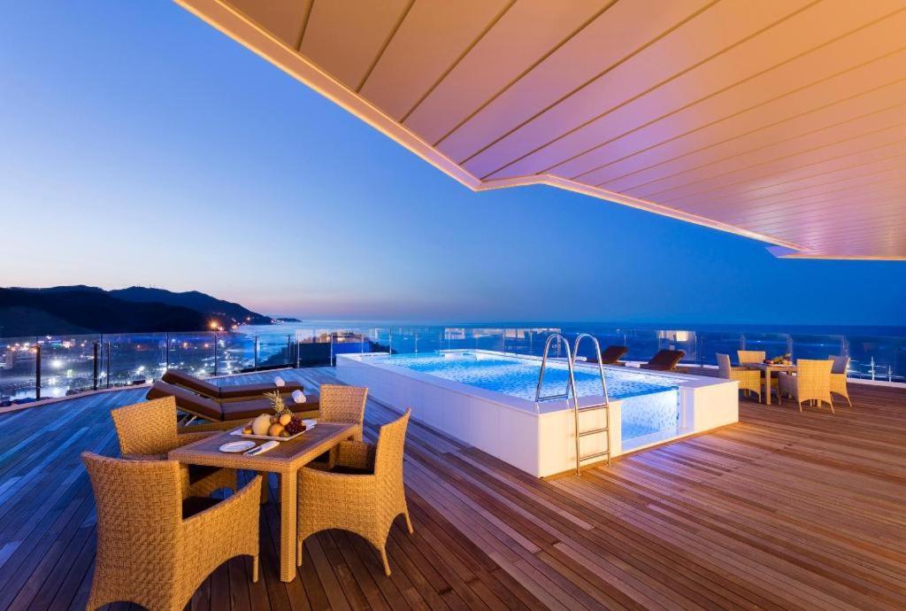 Sun Cruise Resort And Yacht Kosong-dong Exterior foto