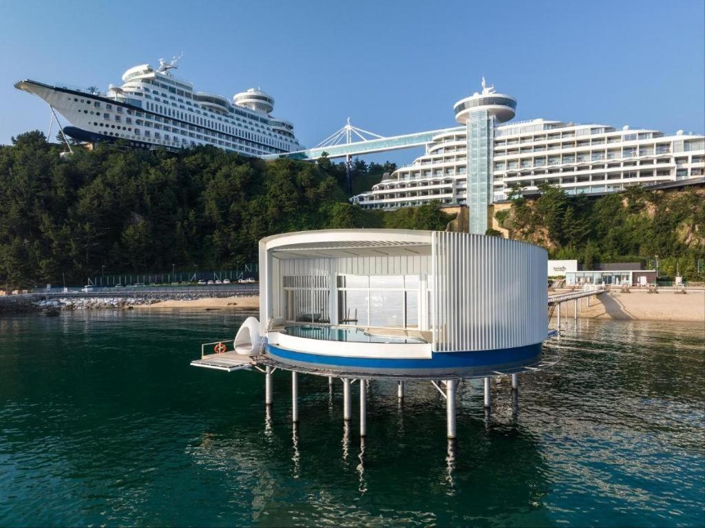 Sun Cruise Resort And Yacht Kosong-dong Exterior foto